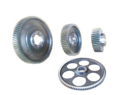 How long should the engine gear replacement cycle be?